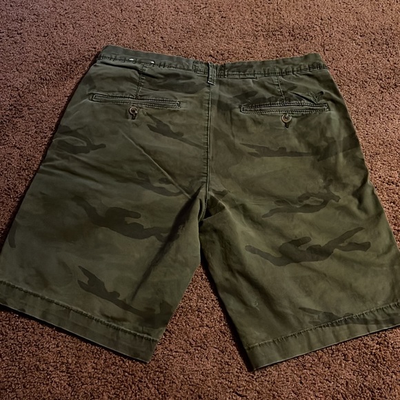 American Eagle camo shorts - Picture 2 of 4